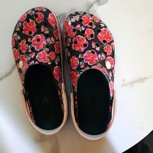 Crocs with roses on it